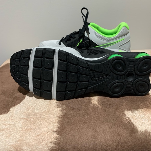 Nike shoes - Picture 3 of 5